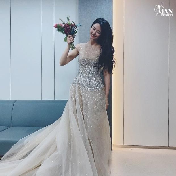 Vòng 1 nảy nở bức người, nữ phụ Itaewon Class lấn át luôn cả Đồng Lệ Á khi đụng hàng-5