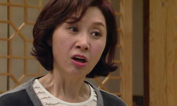 Về quê ăn Tết, đi qua phòng mẹ chồng nghe được một câu, con dâu vội bỏ lên thành phố-2