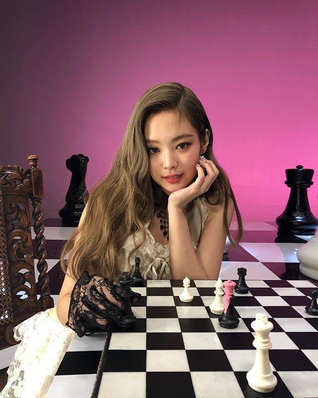 Học Jennie BLACKPINK 3 kiểu tóc xinh xỉu để đi chơi dịp đầu năm-8