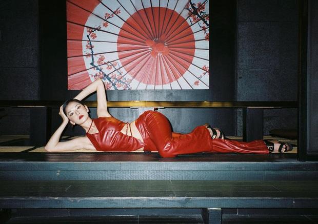 Chi Pu khoe chân ngực gợi cảm, chuẩn hậu duệ Ngọc Trinh-5