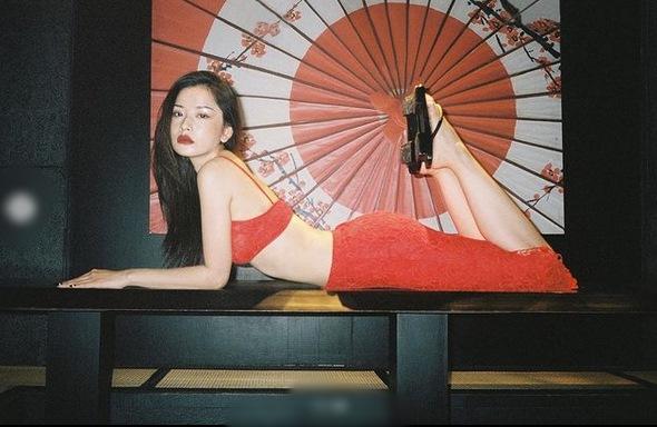 Chi Pu khoe chân ngực gợi cảm, chuẩn hậu duệ Ngọc Trinh-3