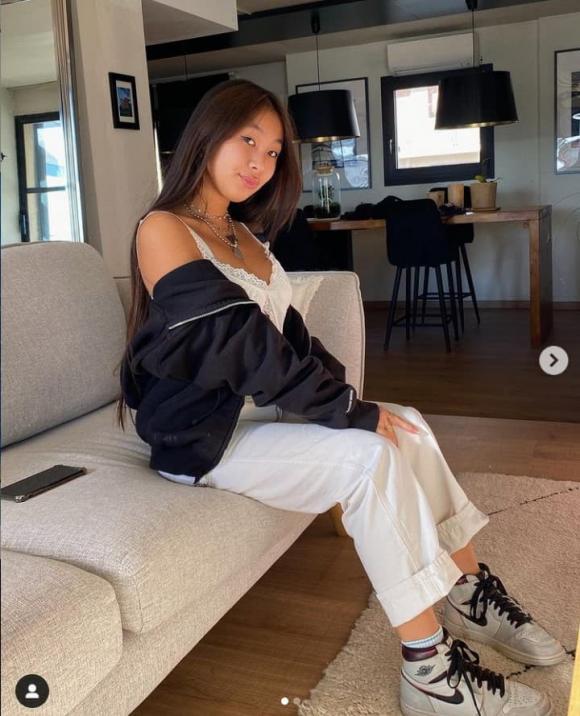 Màn lột xác đỉnh cao của bé gái Phú Thọ được danh ca Pháp nhận nuôi 17 năm trước-4