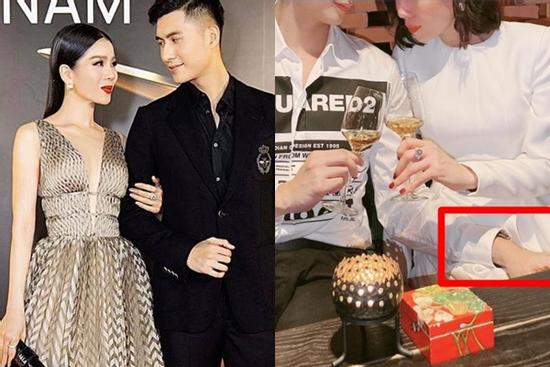 Lâm Bảo Châu bị nhắc nhở 'bàn tay hư' khi ngồi cạnh Lệ Quyên