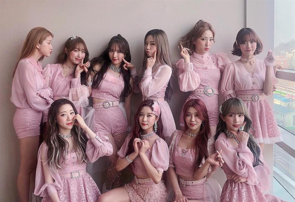 Không phải BLACKPINK, đây mới là hai nhóm nhạc nữ được khen mặc đẹp nhất Kpop-20