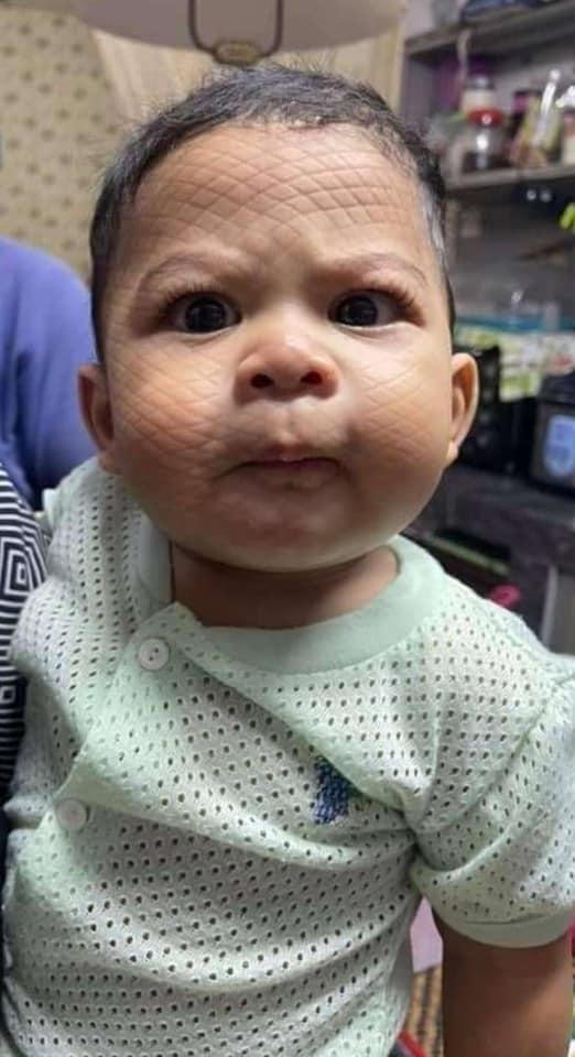 Cười thả ga với tạo hình hài hước trên mặt trẻ nhỏ sau khi ngủ dậy-2