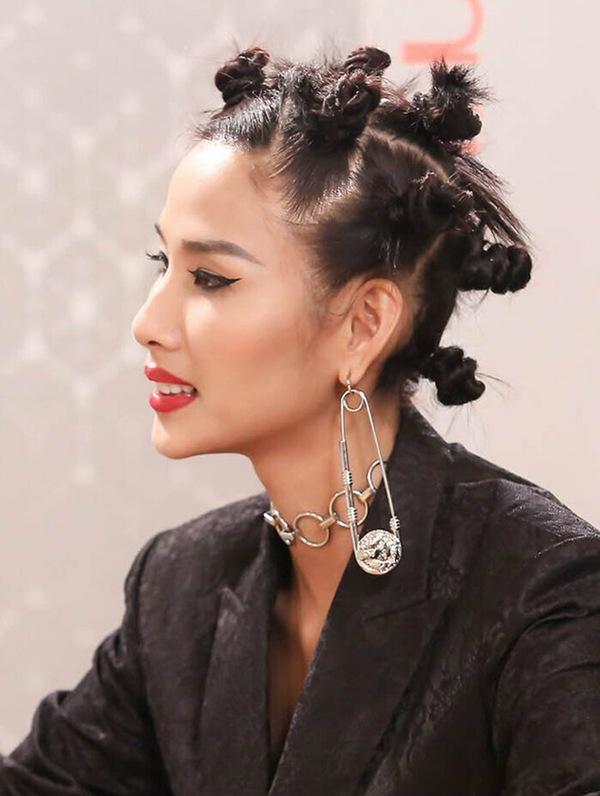 Miu Lê - Mỹ Tâm - Tóc Tiên: Team chịu nặng để đeo khuyên tai độc đáo-6