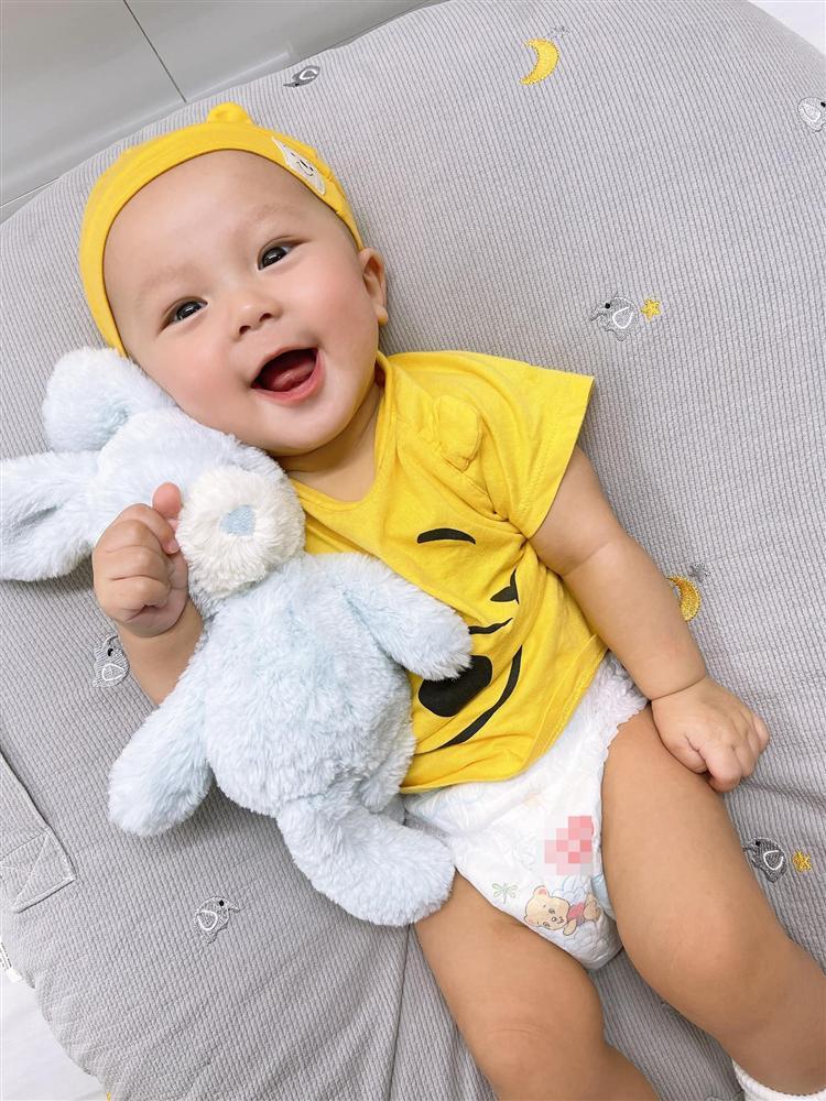 Bất ngờ ngoại hình quý tử 6 tháng tuổi nhà Đỗ Duy Mạnh-3