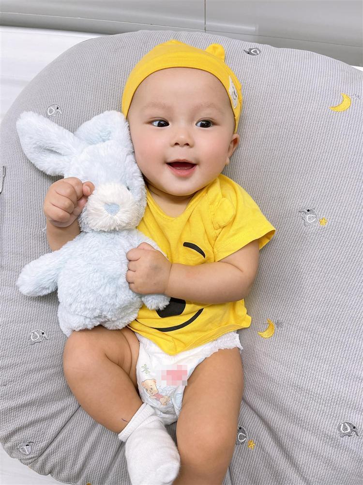 Bất ngờ ngoại hình quý tử 6 tháng tuổi nhà Đỗ Duy Mạnh-4