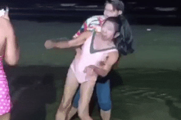 Gái già chuyển giới thích cặp phi công mặc bodysuits uốn éo bên trai nhìn thấy gớm-1