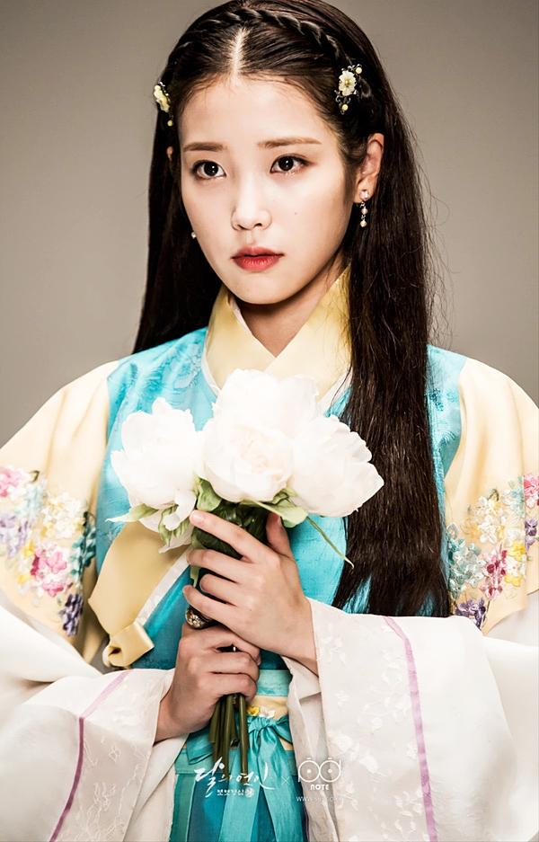 IU với vai diễn Hae Soo trong 