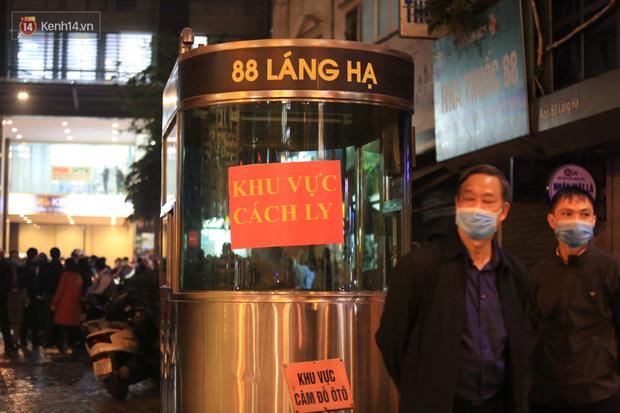 Phong tỏa tạm thời chung cư nơi nữ nhân viên ngân hàng mắc Covid-19 sinh sống-1