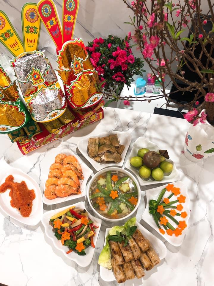 Hậu ông Công ông Táo, chị em đua nhau khoe mâm cơm cúng quá đỉnh-9