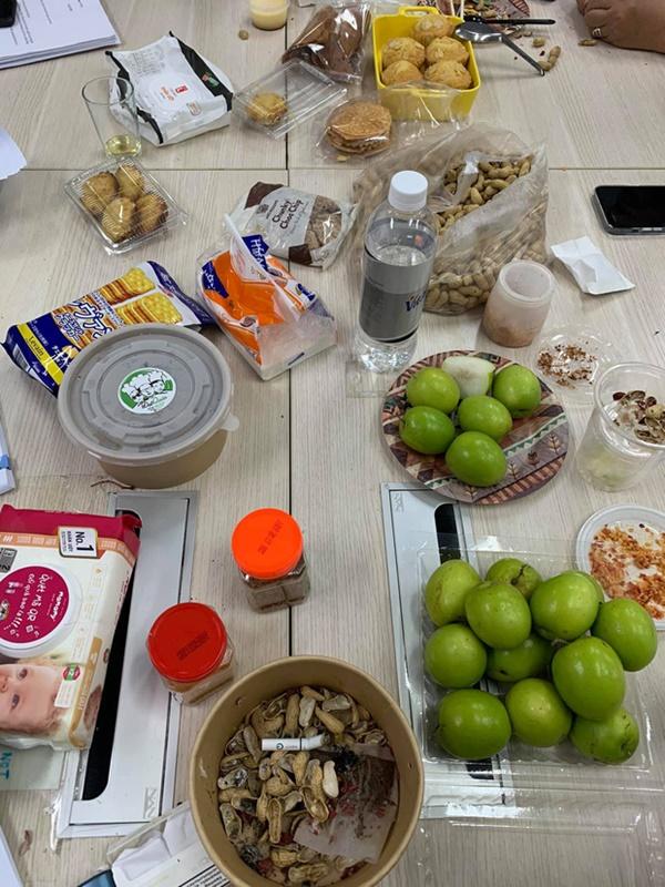 Cận cảnh bữa ăn vội sau hậu trường tập luyện vất vả của các Táo-1