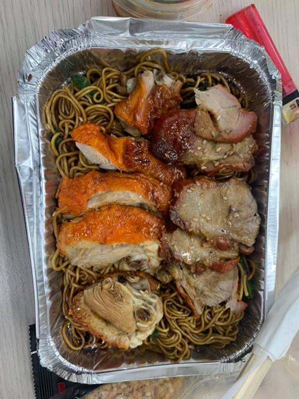 Cận cảnh bữa ăn vội sau hậu trường tập luyện vất vả của các Táo-8