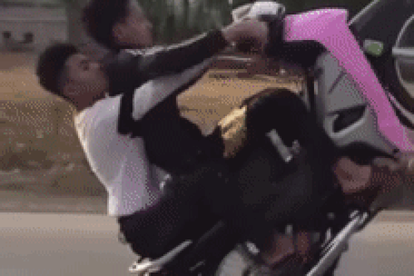 Clip: Thầy giáo thách thức CSGT, tuyên bố không sợ Covid-19 khi bị nhắc nhở đeo khẩu trang-1