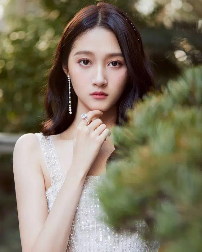 Phụ nữ thuộc 4 cung Hoàng đạo này nổi tiếng với diện mạo thanh tao, khí chất-2