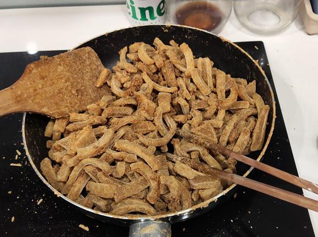 Hội gái đoảng làm mứt Tết, ai cũng phát sợ vì không thể đoán nổi đó là món gì-11