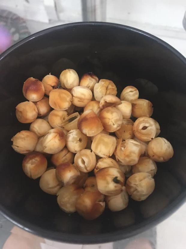 Hội gái đoảng làm mứt Tết, ai cũng phát sợ vì không thể đoán nổi đó là món gì-12