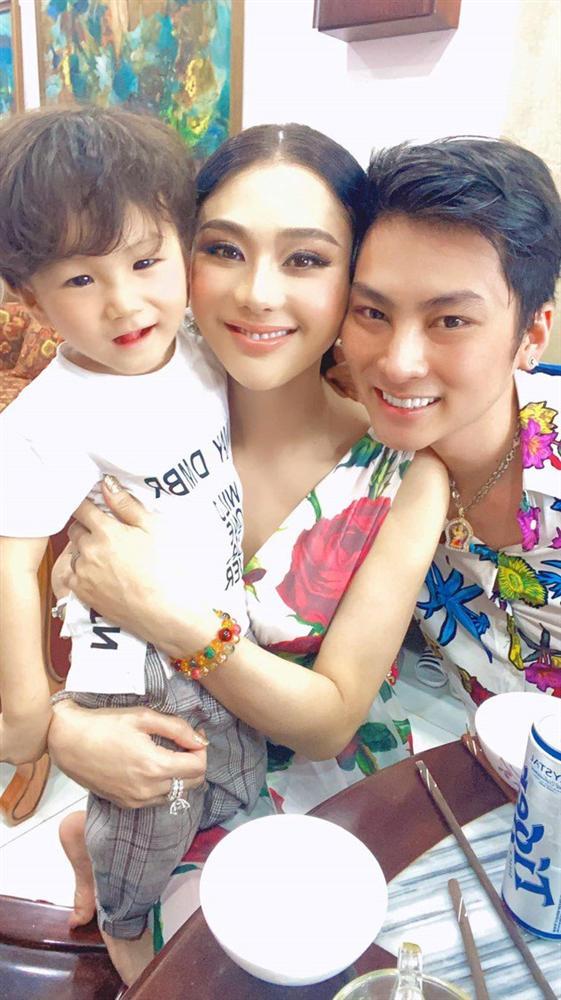 Ngoại hình con trai hơn 2 tuổi của Lâm Khánh Chi-5