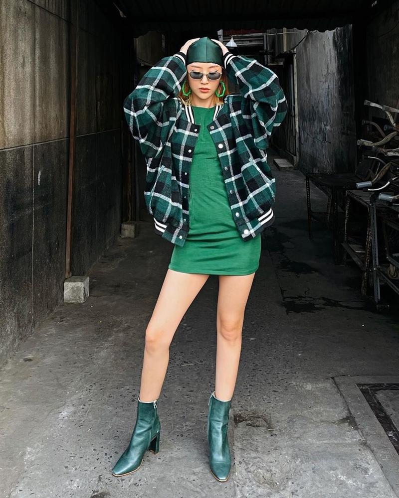 Thúy Vi mặc áo hở nguyên lưng - Sam đơn giản mà chất-2