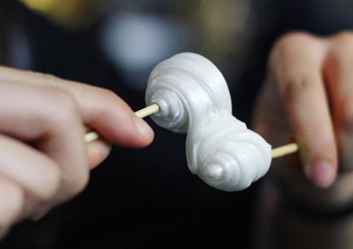 Cười ngất với màn tạo hình kẹo kéo của chú chủ gánh hàng mới hành nghề-3