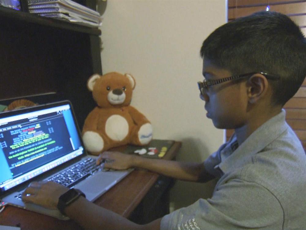 Giả làm hacker, cậu bé 11 tuổi dọa tung ảnh nóng của bố mẹ nếu không đưa 315 triệu tiêu vặt-1
