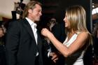 Jennifer Aniston bị nghi ở cùng Brad Pitt