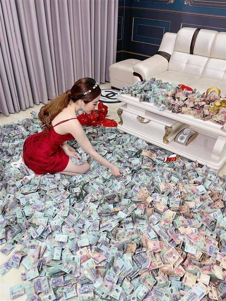 Choáng váng màn đập heo đất khủng, tiền la liệt nền nhà-4