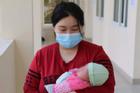 Hành trình 'ăn Tết ở cữ' của người mẹ bé gái 21 ngày tuổi dương tính SARS-CoV-2