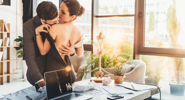 Đàn ông đặt nụ hôn vào điểm này trên cơ thể vợ thì không phải lăn tăn về tình cảm của anh ấy-1