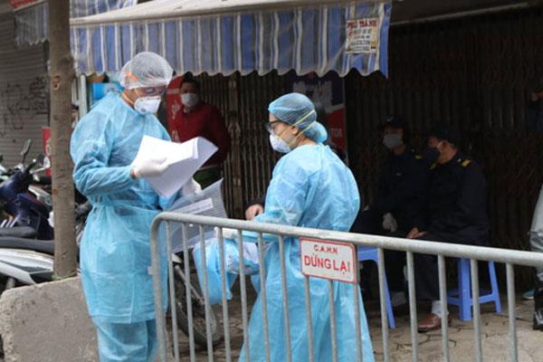 Nhân viên sân bay Tân Sơn Nhất mắc Covid-19 từng 2 lần đến bệnh viện, đi ăn lẩu, uống cafe-1