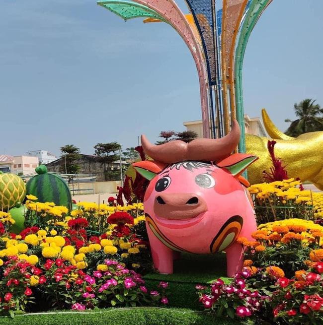 Linh vật chú trâu đón Tết gây sốt: dân mạng bình phẩm chẳng khác nào lợn bị cắm sừng-1