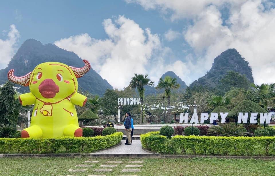 Linh vật chú trâu đón Tết gây sốt: dân mạng bình phẩm chẳng khác nào lợn bị cắm sừng-3