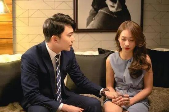 Biết chồng giấu quỹ đen, vợ vẫn cho thêm tiền đi liên hoan làm chồng tái mặt