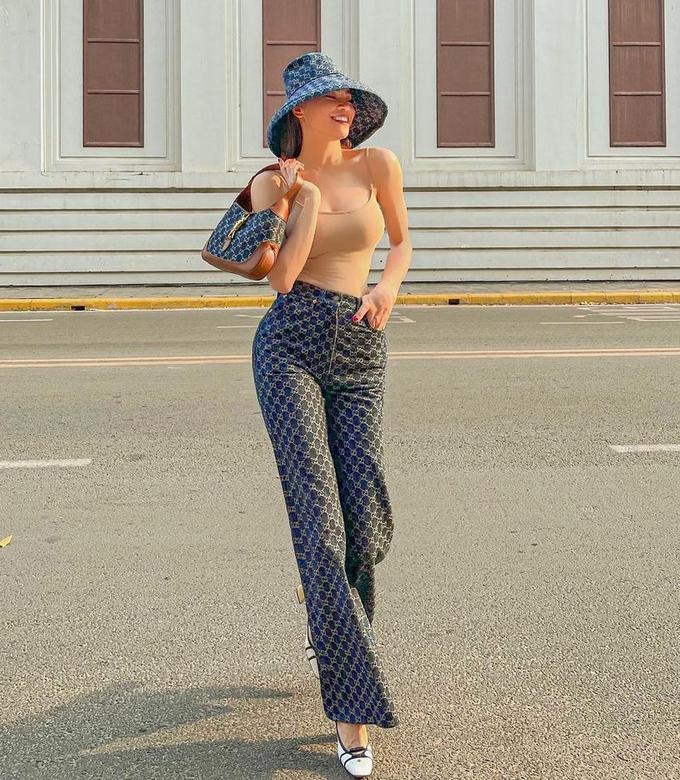 Những bộ cánh khoe dáng đỉnh cao của mẹ ba con Hà Hồ-1