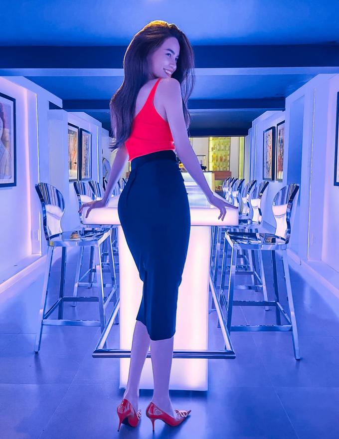 Những bộ cánh khoe dáng đỉnh cao của mẹ ba con Hà Hồ-6