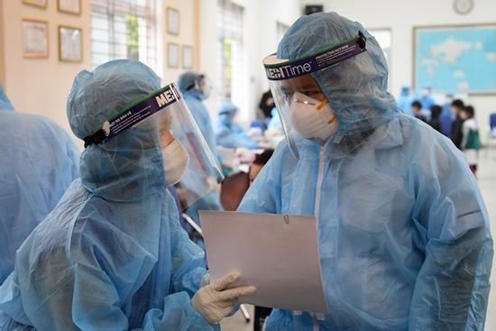 'Tôi hoang mang khi biết mình lây Covid-19 cho nhiều người'