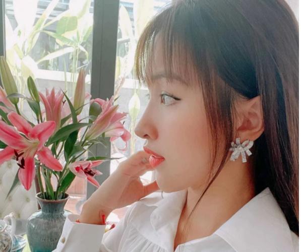 Đảo ngói để đón Tết, Vân Hugo như lột xác từ quý cô 35 thành gái 18-3