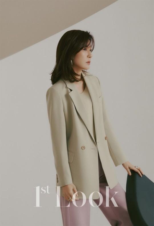 Style sao Hàn tuần qua: Son Ye Jin nữ tính bất ngờ, Lee Da Hee khoe dáng đẳng cấp-8