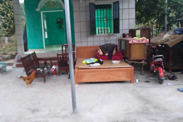 Dân mạng truyền tay tuyệt chiêu lau bàn ghế hóc hiểm ngày Tết-7