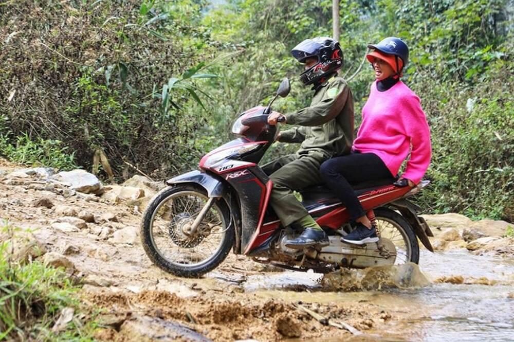 Đi từ thiện, có nàng hậu mặc giản dị vẫn đẹp, có nàng hậu nếm đủ thị phi vì trang phục-18