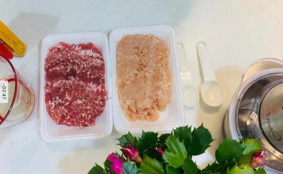 Thêm sắc màu mâm cơm ngày Tết với giò lụa ngũ sắc của mẹ Việt ở Nhật-3