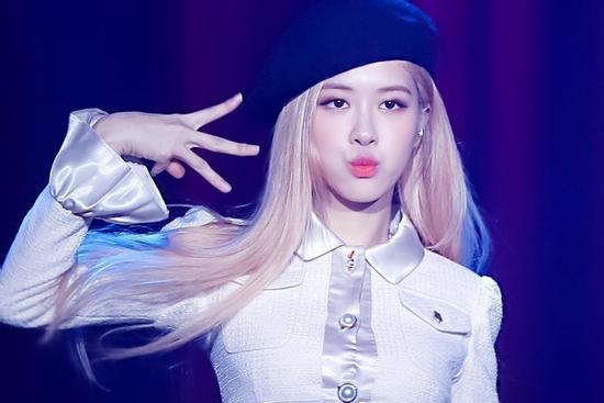 Rosé (BLACKPINK) có động thái đáng ngờ trên Instagram, fan xôn xao đoán luôn ra ngày giờ tung MV solo?