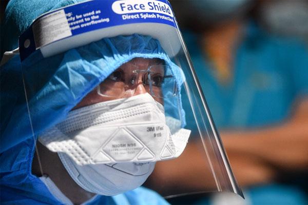 Phong tỏa con hẻm ở quận 1 do ca nghi mắc Covid-19-2