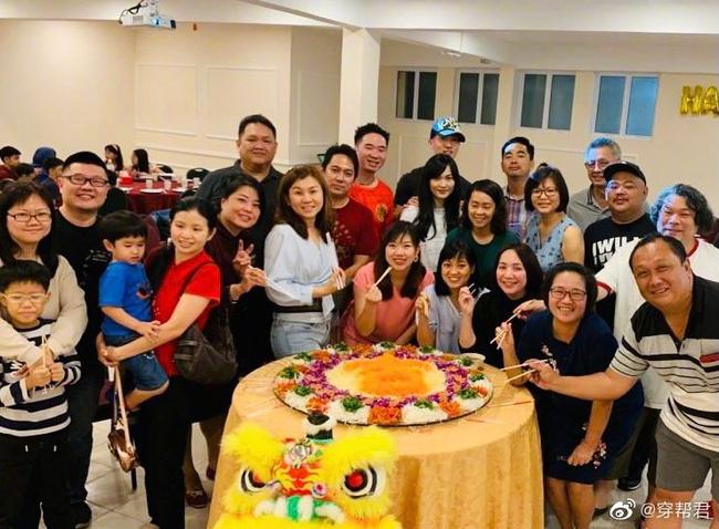 Ngô Tôn tụ tập bạn học sau 20 năm không gặp, dung nhan tuổi 41 khiến ai cũng bàng hoàng-2