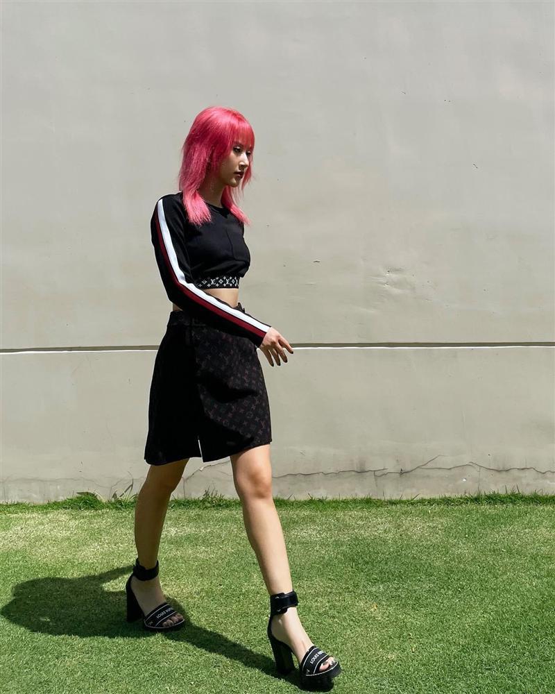 Quỳnh Anh Shyn đảo ngói đón Tết, netizen kêu trời vì tóc xơ như chổi xể-4