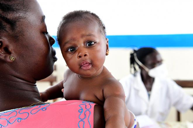 Lật tẩy những lời đồn gian dối tai hại về vắc xin COVID-19 gây bức xúc-1