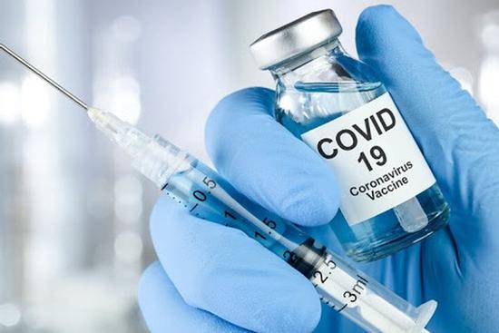 Lật tẩy những lời đồn gian dối tai hại về vắc xin COVID-19 gây bức xúc