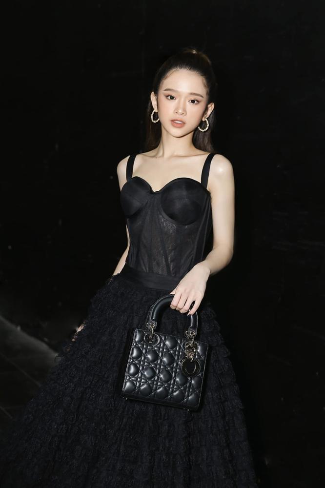 19 tuổi, Linh Ka chi 200 triệu đồng/1 tháng sắm hàng hiệu-1