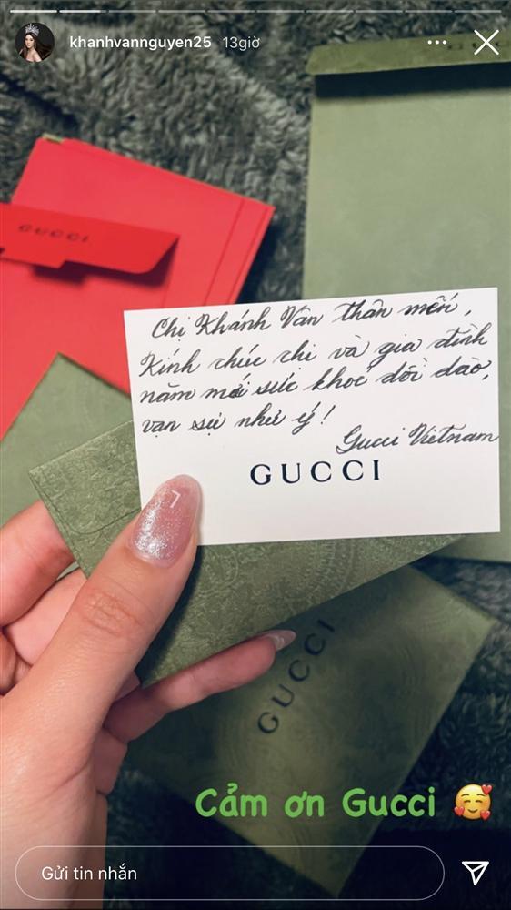 Sao Việt làm nail đón Tết: Ngọc Trinh sơn gel đơn giản - Hoàng Thùy Linh chuẩn người chơi hệ bài bạc-4